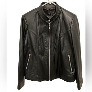 SPOTLESS and IN EXCELLENT CONDITION! BLACK LEATHER JACKET Size 16